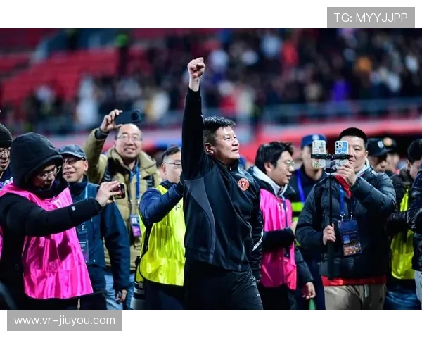 辽宁铁人队中甲夺冠冲超,主帅李金羽称胜利属于所有辽宁人民 辽宁铁人队中甲夺冠冲超,主帅李金羽称胜利属于所有辽宁人民