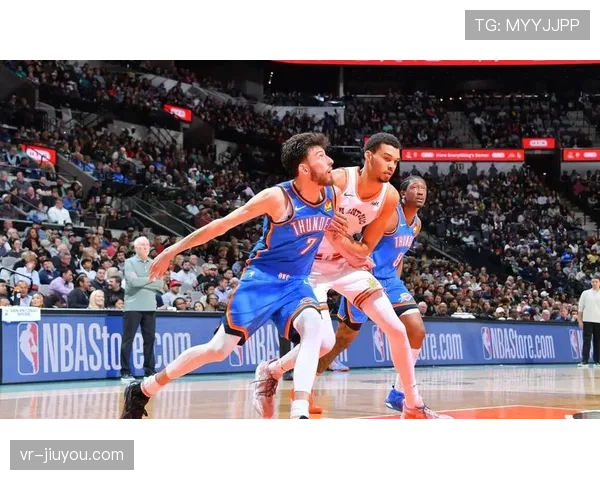 文班亚马防守覆盖面积展现：连续三次补防封盖，瓦解国王inside-out战术